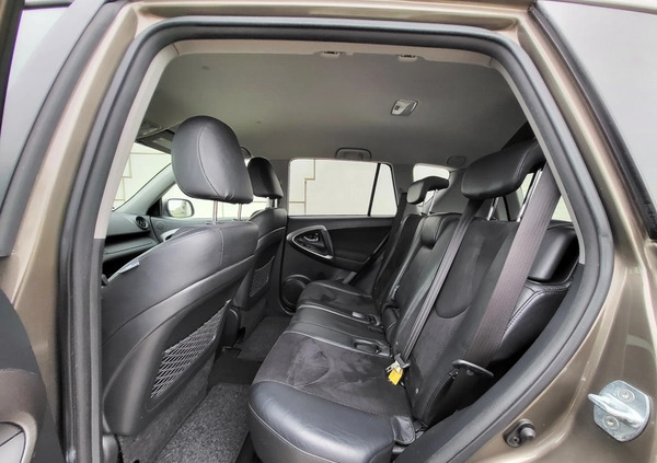 Toyota RAV4 cena 52800 przebieg: 230000, rok produkcji 2012 z Lubień Kujawski małe 529